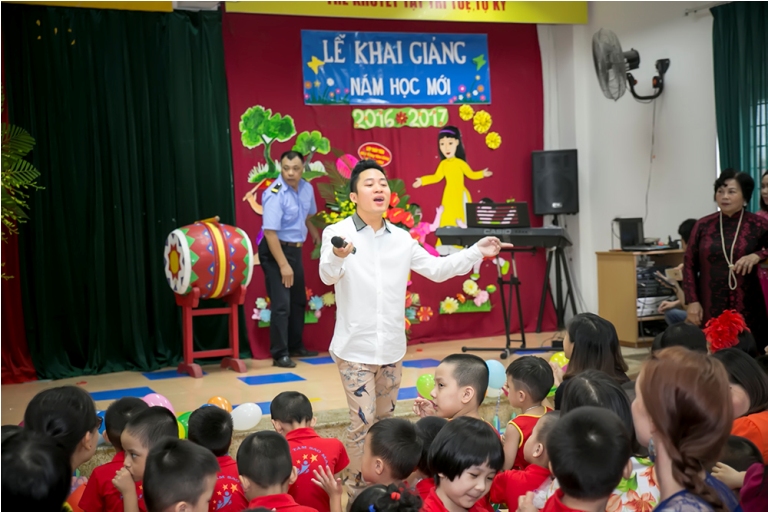 Tùng Dương mang niềm vui đến cho trẻ tự kỷ nhân dịp Trung thu ảnh 8