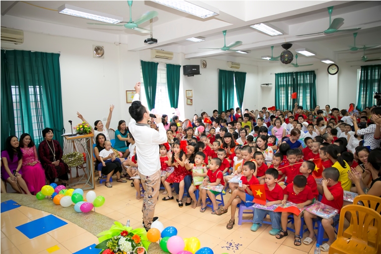 Tùng Dương mang niềm vui đến cho trẻ tự kỷ nhân dịp Trung thu ảnh 10