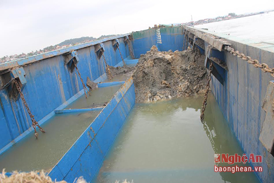Giám định chất thải do tàu xả xuống biển Nghệ An ảnh 1