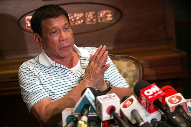Vừa lên tiếng đuổi quân Mỹ, ông Duterte vội chữa lời ảnh 1