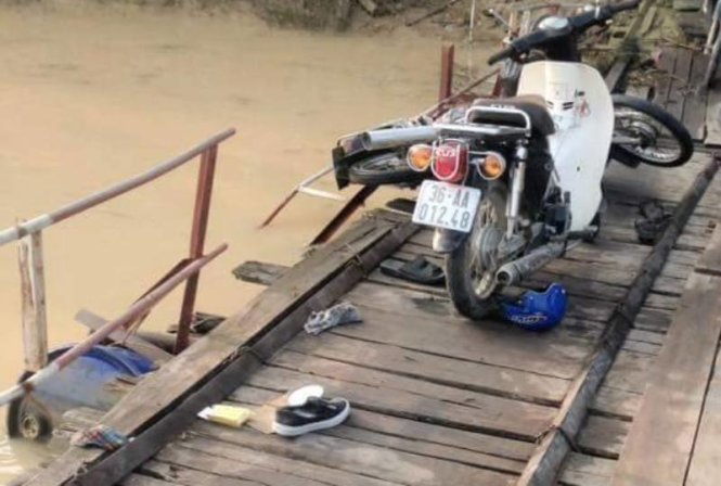 Tai nạn trên cầu phao qua sông Chu, 2 người chết đuối ảnh 1