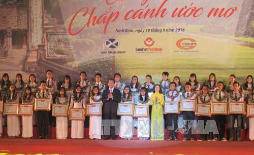 Chủ tịch nước dự lễ trao thưởng quỹ khuyến học Đinh Bộ Lĩnh ảnh 1