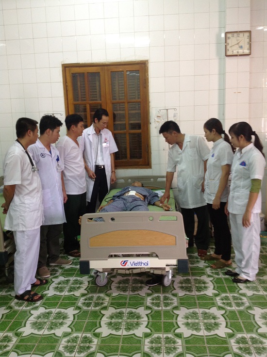 Trực thăng đưa bệnh nhân vỡ ruột thừa từ Bạch Long Vĩ về Bạch Mai ảnh 3
