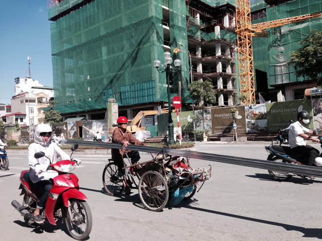 Kinh hoàng "máy chém" nghênh ngang giữa phố ảnh 2