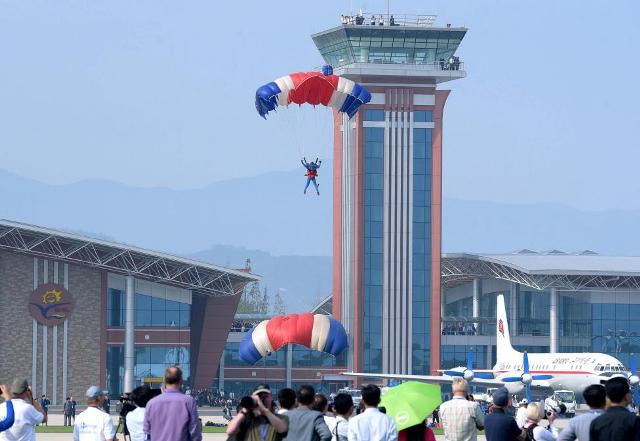 Triều Tiên "khoe" gì trong triển lãm hàng không đầu tiên? ảnh 7