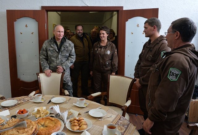 Tổng thống Putin về vùng quê chăm sóc ngựa hoang ảnh 5