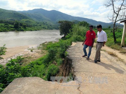 Sạt lở nghiêm trọng quanh thị trấn Kon Rẫy, Kon Tum ảnh 1