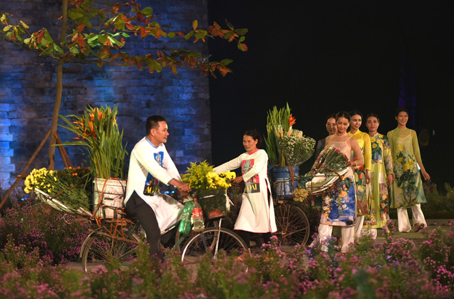 Trình diễn “Tinh hoa áo dài Việt Nam” ảnh 7