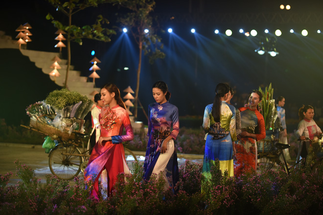 Trình diễn “Tinh hoa áo dài Việt Nam” ảnh 12