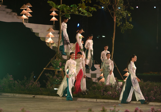 Trình diễn “Tinh hoa áo dài Việt Nam” ảnh 14
