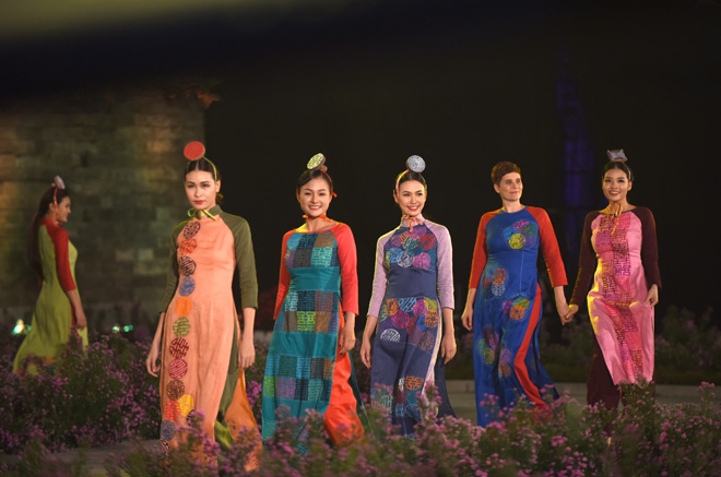 Trình diễn “Tinh hoa áo dài Việt Nam” ảnh 16
