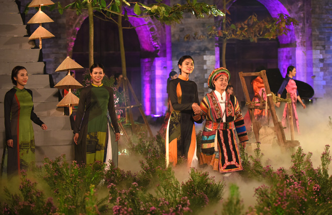 Trình diễn “Tinh hoa áo dài Việt Nam” ảnh 21