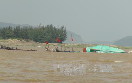 Hàng chục hộ ngư dân Quảng Bình trắng tay sau trận lũ đêm ảnh 1