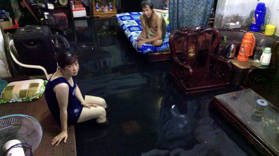 TP Hồ Chí Minh lại ngập nặng do triều cường và mưa lớn ảnh 7