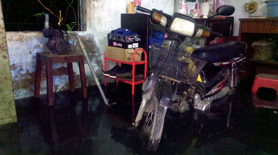 TP Hồ Chí Minh lại ngập nặng do triều cường và mưa lớn ảnh 8