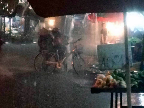 TP Hồ Chí Minh lại ngập nặng do triều cường và mưa lớn ảnh 12