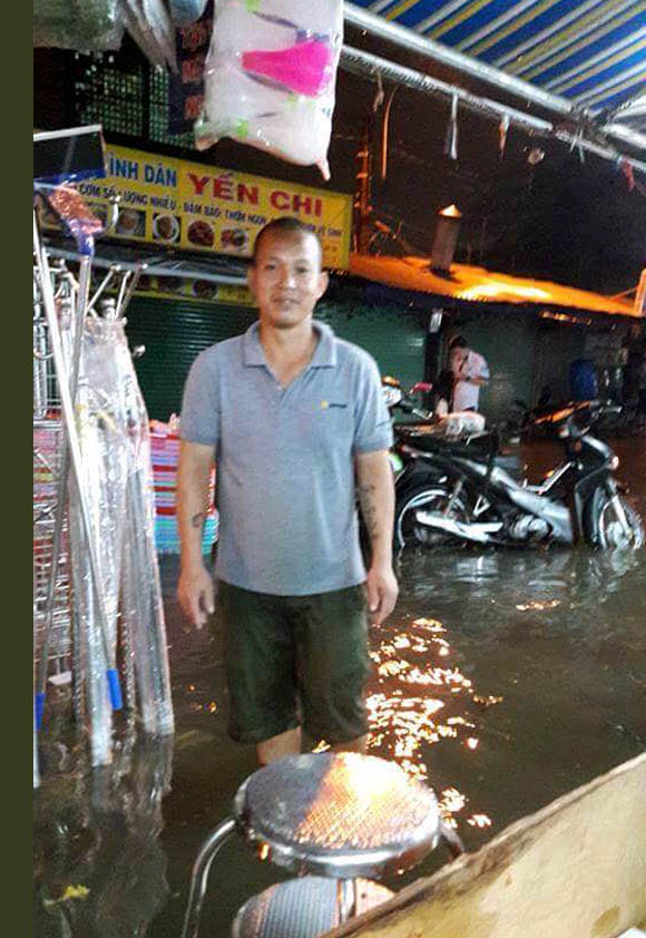 TP Hồ Chí Minh lại ngập nặng do triều cường và mưa lớn ảnh 16