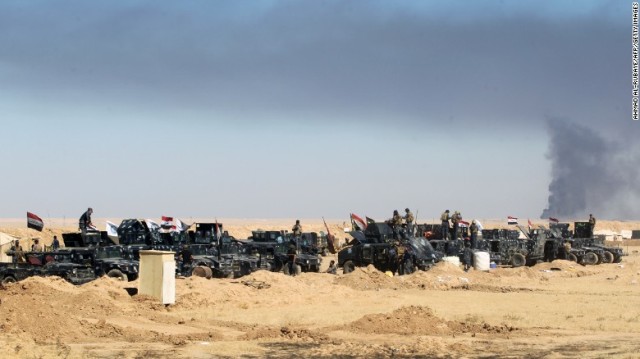 Mosul mịt mù khói lửa trong ngày thứ hai tổng tấn công ảnh 3