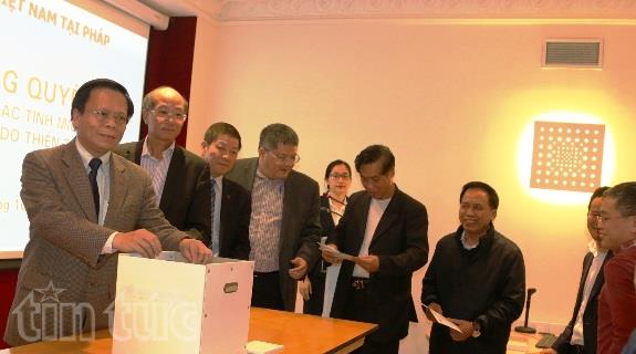 ĐSQ Việt Nam tại Pháp quyên góp ủng hộ miền Trung ảnh 1