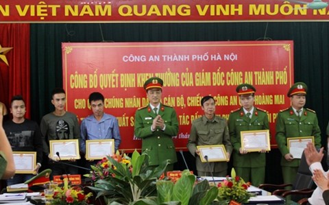 Khen thưởng các cá nhân phá nhanh vụ án giết người ở Hà Nội ảnh 1