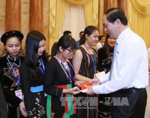 Chủ tịch nước gặp mặt học sinh, sinh viên dân tộc thiểu số xuất sắc ảnh 1