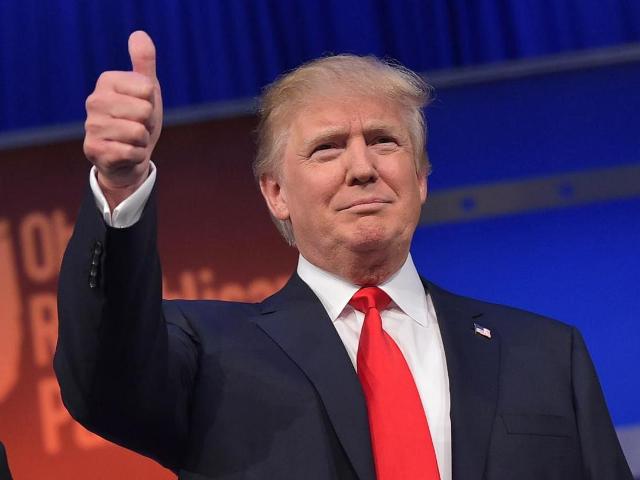 Ông Trump đạp đổ mọi dự đoán, chạm một tay vào chiến thắng ảnh 1