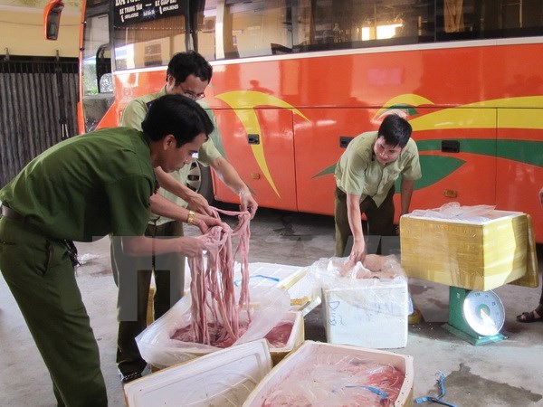 Phân vùng trượt lở đất đá và cắm biển cảnh báo tại Lào Cai