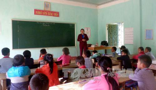Mang con chữ đến với học sinh nghèo dân tộc Mông ảnh 1