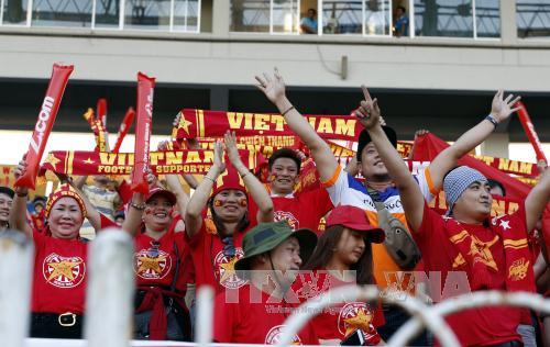 Cổ động viên Việt Nam cuồng nhiệt hết mình ở Myanmar ảnh 4