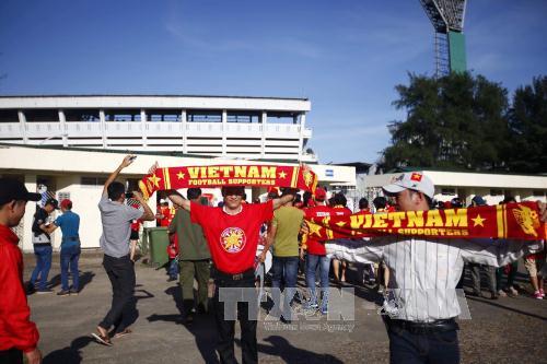 Cổ động viên Việt Nam cuồng nhiệt hết mình ở Myanmar ảnh 2