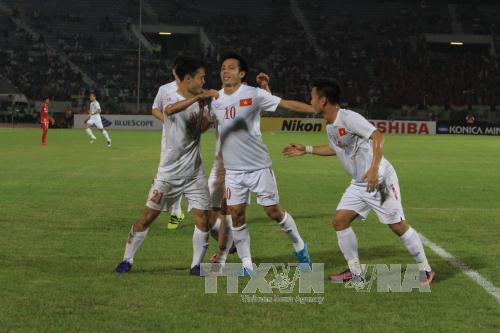 Cổ động viên Việt Nam cuồng nhiệt hết mình ở Myanmar ảnh 7