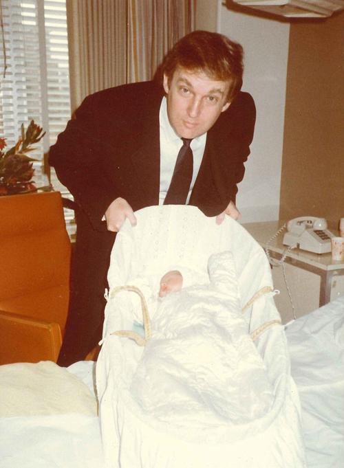 Góc “dịu dàng” trong quá khứ của ông Trump ảnh 10