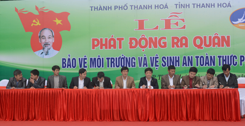 Ra quân bảo vệ môi trường và vệ sinh an toàn thực phẩm ảnh 1