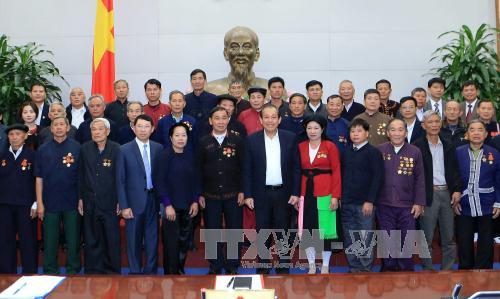  Phó Thủ tướng Trương Hòa Bình gặp mặt đồng bào thiểu số Bắc Giang tiêu biểu ảnh 2