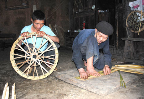 Nguy cơ mai một nghề đan lát của đồng bào Cờ Lao ảnh 1