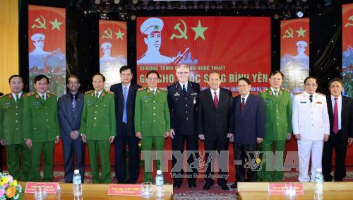 Phó Thủ tướng Trương Hòa Bình dự chương trình “Giữ cho cuộc sống bình yên” ảnh 1