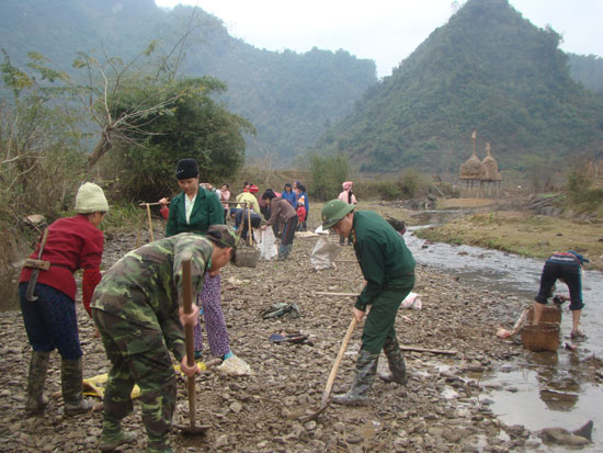 Người có uy tín góp phần bảo vệ an ninh biên giới ảnh 1
