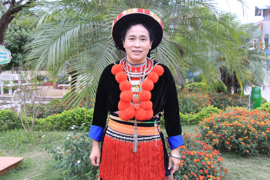Cô giáo người Dao tận tâm với học trò ảnh 1