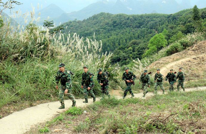Chiến sĩ biên phòng tuyên truyền pháp luật ảnh 2