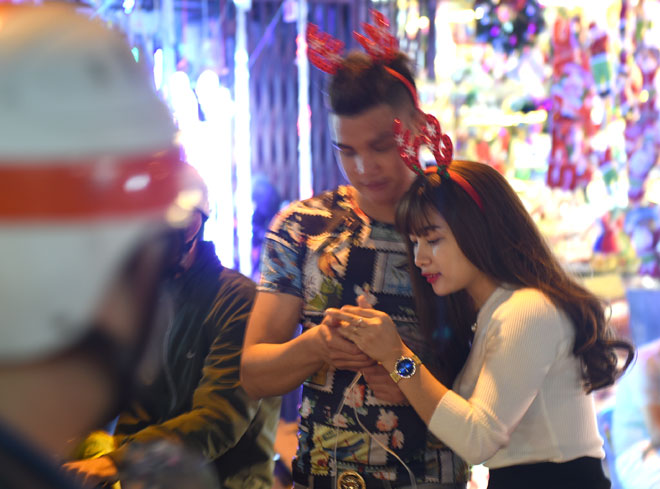 Hà Nội rộn ràng không khí Giáng Sinh ảnh 14