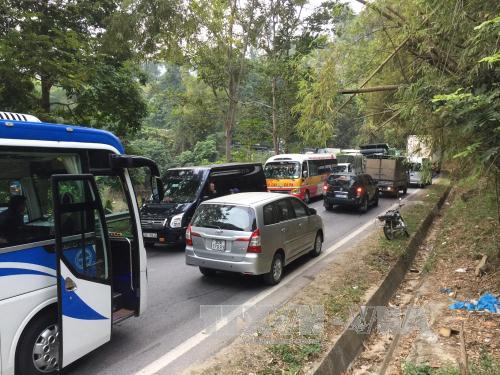 Đường từ Lào Cai lên Sa Pa ùn tắc kéo dài do tai nạn giao thông ảnh 2