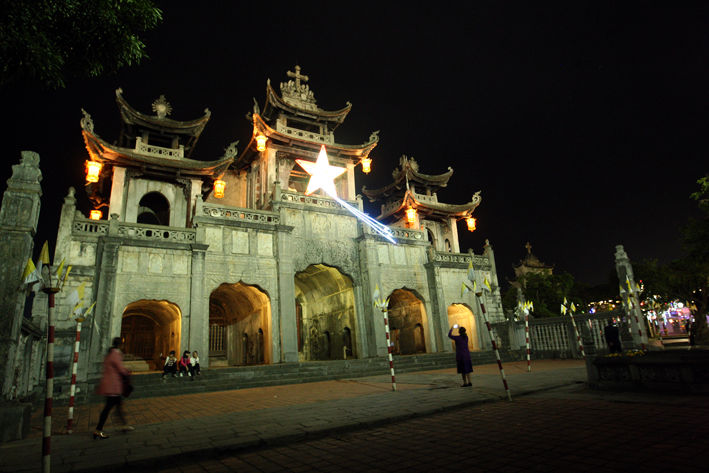 Ấm áp Giáng sinh tại nhà thờ Phát Diệm ảnh 2