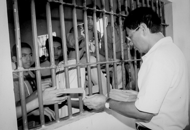 Ảnh hiếm về tuổi trẻ của Tổng thống Philippines Rodrigo Duterte ảnh 6