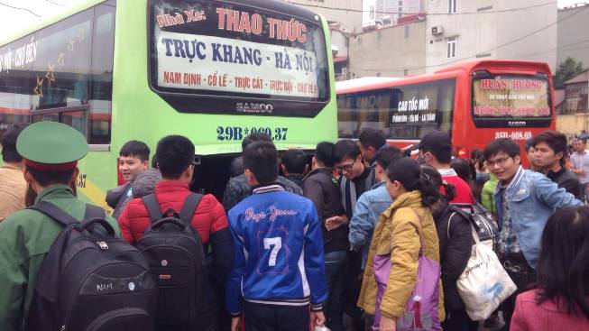 Dòng người trở lại Thủ đô, bến Giáp Bát 'tăng nhiệt' từng giờ ảnh 3