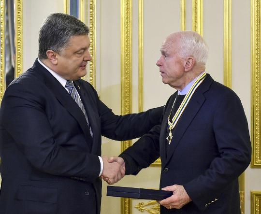 Thượng nghị sĩ McCain: Mỹ “nên chống lại ông Putin” ảnh 1