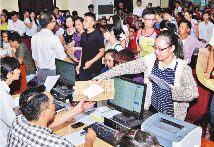 Lo ngại phổ cập đại học khi bỏ điểm sàn ảnh 1