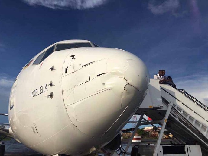 Boeing 737 "toét đầu" vì thiết bị bay không người lái ảnh 1