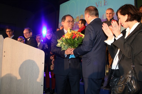Thành phố Choisy le Roi tặng Kỷ niệm chương cho Đại sứ Nguyễn ... - baotintuc.vn
