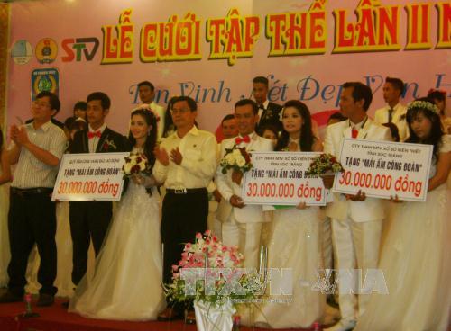  Lễ cưới tập thể cho người lao động nghèo ảnh 1