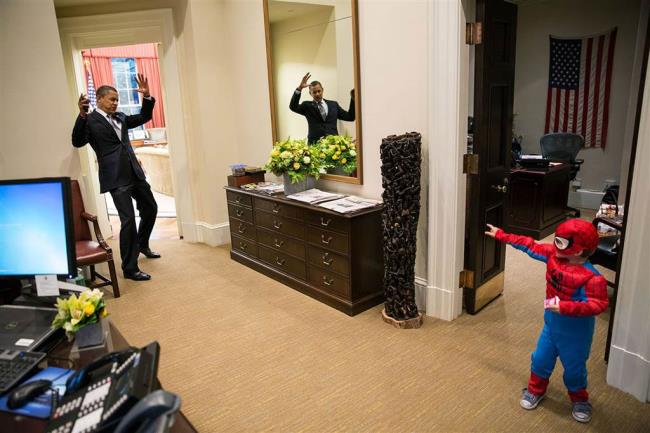 Những khoảnh khắc ấn tượng trong 2 nhiệm kỳ của Tổng thống Obama ảnh 11